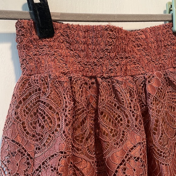 Tiered lace maxi skirt - Picture 3 of 4